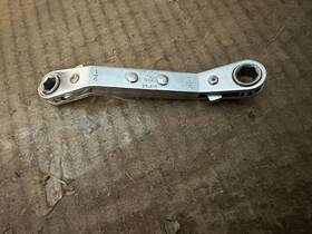 Armstrong 27-613 1/4 Inch X 5/16 6 Point Offset Ratcheting Reversible Wrench Usa