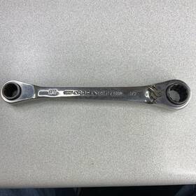 Cmmt99327 Craftsman Reversable Ratcheting Wrench. 5/16 Inch -7/16 And 3/8 -1/2