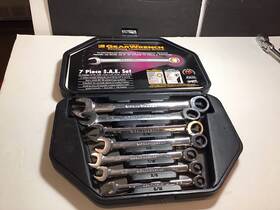 80071 Gearwrench 7pc. 12pt. Combination 5/16-3/4 Inch Ratcheting Wrench Set Sae 80071.case