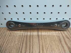 39954 Husky Usa 17mm And 19mm Double Ended Ratcheting Box Wrench