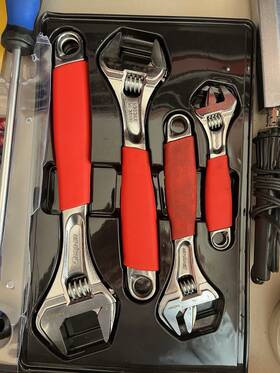 Snap-on Tedadj4 Snap-on Farmer 4-piece Adjustable Wrench Set Metric Red Handle Steel