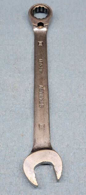 85-939 Stanley 18 Mm Metric Reversible Ratchet Wrench