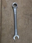 Craftsman Usa 18MM Combination Ratcheting Box Wrench 12PT 42646. Fixed Price $12.99.