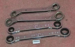 Craftsman Reversible Racheting Combination Wrench Lot 243666 43665 42384 42385.. Fixed Price $53.10.